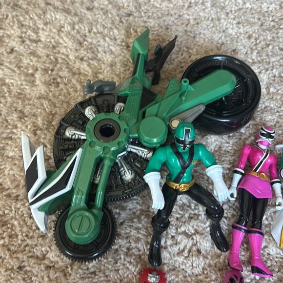Power Ranger Action Figure Set - Picture 2 of 4